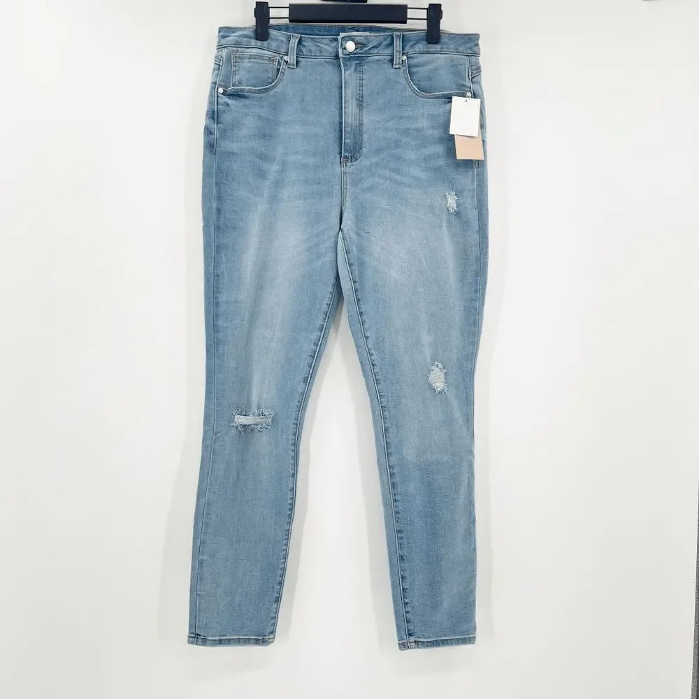 NWT‎ JustFab Skinny Jeans Women's Size 33 Blue Light Wash Distressed Denim